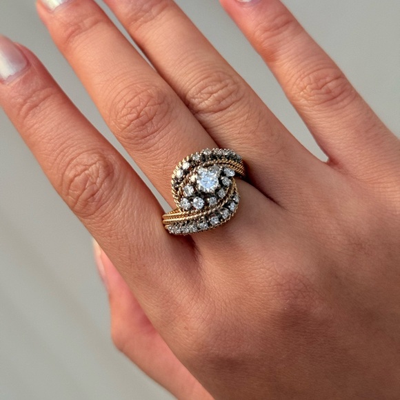 Vintage Stunning 1980’s Diamond 14k Bypass Ring ( unnoticeable flaw, see notes!! - Picture 5 of 14